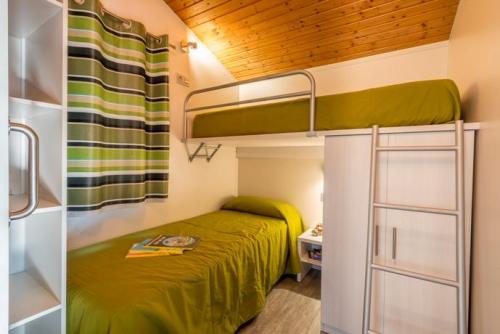 Stel Camping & Bungalow Resort - BUNGALOW STEL 4 Air-conditioning + Car/adapted to the people with reduced mobility - Photo 5