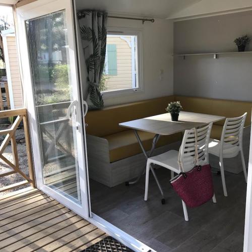 Flower Camping Le Relais de la Bresque - Mobile-home Confort+ 28m² - air-conditioning + TV + sheltered terrace - Photo 3