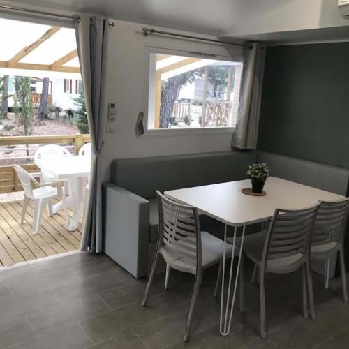 Flower Camping Le Relais de la Bresque - Mobile-home Confort+ 36m² - air-conditioning + TV + sheltered terrace - Photo 4