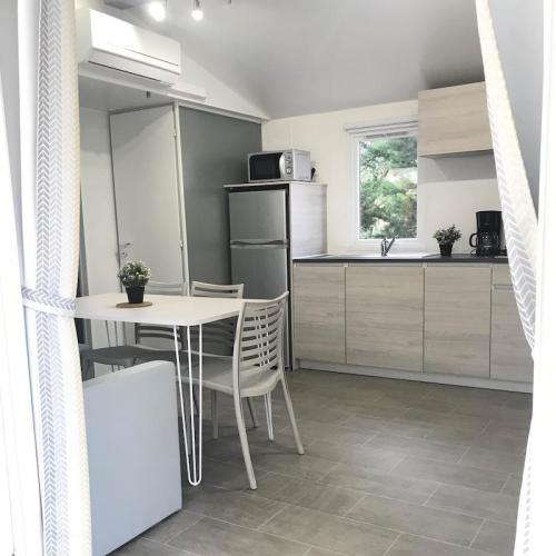 Flower Camping Le Relais de la Bresque - Mobile-home Confort+ 36m² - air-conditioning + TV + sheltered terrace - Photo 5