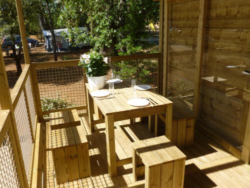 Flower Camping Le Relais de la Bresque - Cabane Lodge CARRELET CONFORT+ 32m² - 2 bedrooms - Photo 2