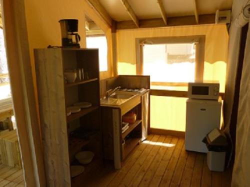 Flower Camping Le Relais de la Bresque - Cabane Lodge SAHARI CONFORT+ 25m² - 2 bedrooms - 2016 - Photo 2