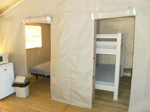 Flower Camping Le Relais de la Bresque - Cabane Lodge SAHARI CONFORT+ 25m² - 2 bedrooms - 2016 - Photo 3