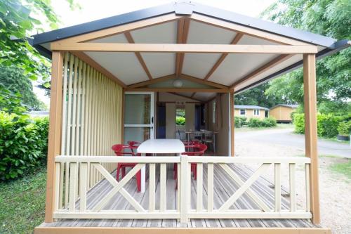 Camping de la Plage Bénodet - Chalet CAMPECO 24m² - 2 bedrooms + sheltered terrace - Photo 3