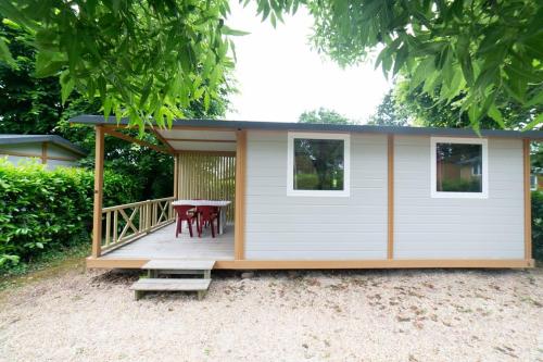 Camping de la Plage Bénodet - Chalet CAMPECO 24m² - 2 bedrooms + sheltered terrace - Photo 4