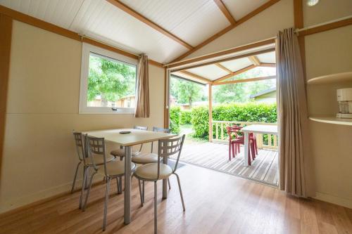 Camping de la Plage Bénodet - Chalet CAMPECO 24m² - 2 bedrooms + sheltered terrace - Photo 5