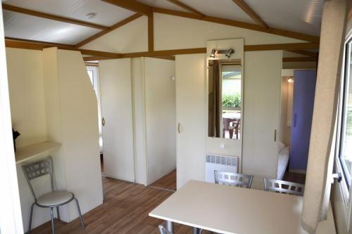 Camping de la Plage Bénodet - Chalet CAMPECO 24m² - 2 bedrooms + sheltered terrace - Photo 6