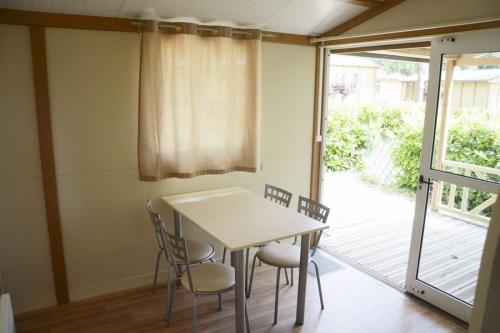 Camping de la Plage Bénodet - Chalet CAMPECO 24m² - 2 bedrooms + sheltered terrace - Photo 7