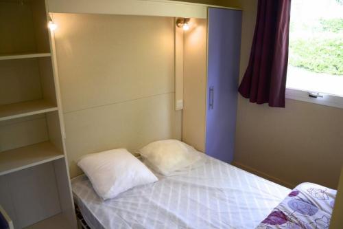 Camping de la Plage Bénodet - Chalet CAMPECO 24m² - 2 bedrooms + sheltered terrace - Photo 8