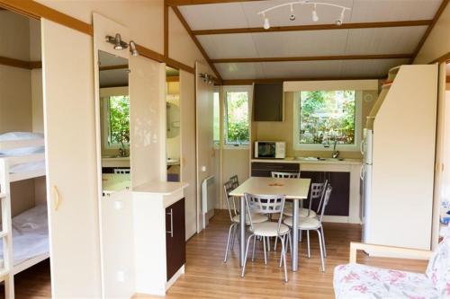 Camping de la Plage Bénodet - Chalet COTTAGE 40m² - 3 bedrooms + sheltered terrace - Photo 4