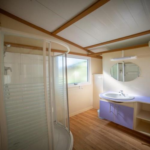 Camping de la Plage Bénodet - Chalet COTTAGE 40m² - 3 bedrooms + sheltered terrace - Photo 8