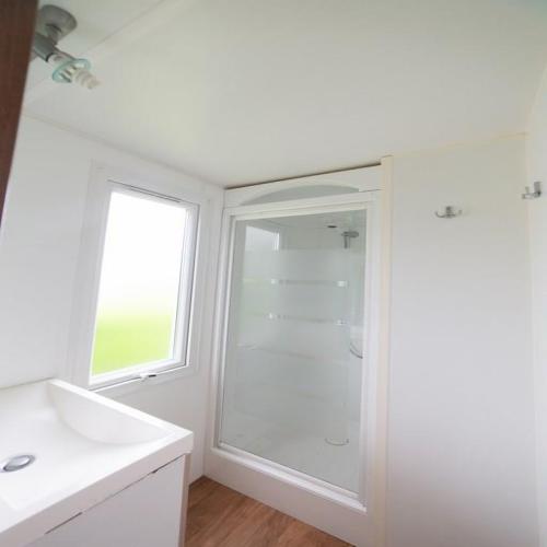 Camping de la Plage Bénodet - Mobile home 24m² with private facilities - 2 bedrooms + Terrace - Photo 5