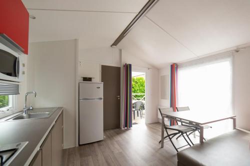 Camping de la Plage Bénodet - Mobile home 27m² with private facilities - 2 bedrooms + Terrace - Photo 2