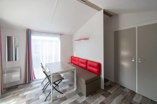Camping de la Plage Bénodet - Mobile home 27m² with private facilities - 2 bedrooms + Terrace - Photo 4