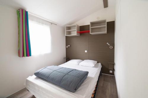 Camping de la Plage Bénodet - Mobile home 27m² with private facilities - 2 bedrooms + Terrace - Photo 5