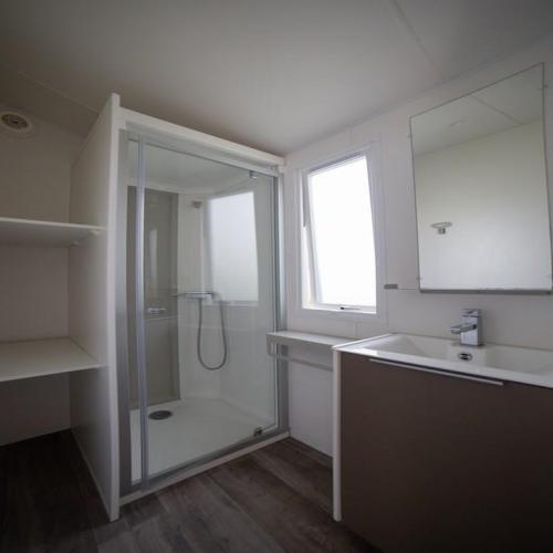 Camping de la Plage Bénodet - Mobile home 40m² with private facilities - 3 bedrooms + Terrace - Photo 9