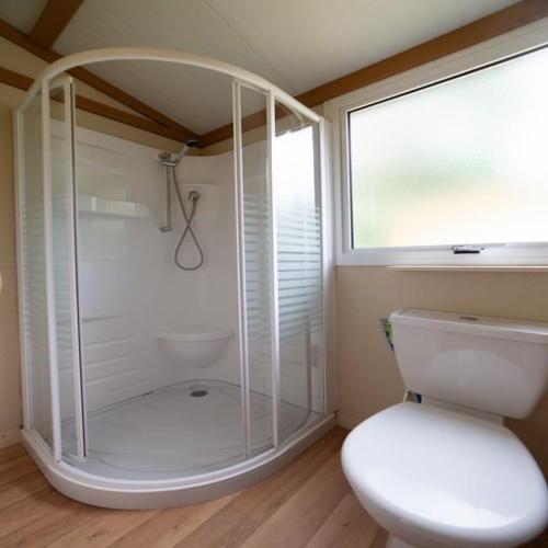 Camping de la Plage Bénodet - Chalet TRIANON n°1 20m² 1 bedroom + sheltered terrace - Photo 6