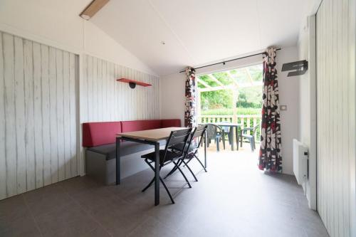 Camping de la Plage Bénodet - Mobile-home for the disabled - 31m2 - 4 people max - 2 bedrooms - covered terrace - Photo 7