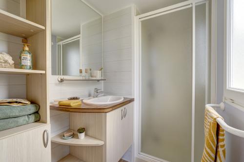 Camping Sandaya L'Anse du Brick - Cottage 2 bedrooms Seaview *** - Photo 7
