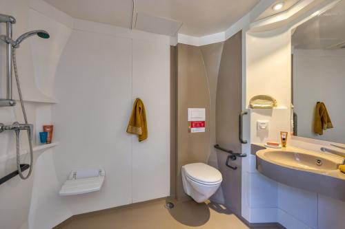 Camping Sandaya L'Anse du Brick - Cottage 2 bedrooms Seaview - adapted to the people with reduced mobility *** - Photo 7