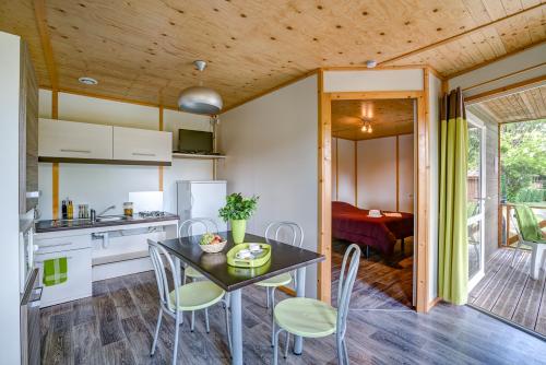 Camping Sandaya Les Peneyrals - Chalet TOPAZE 2 bedrooms *** adapted to the people with reduced mobility - Photo 2