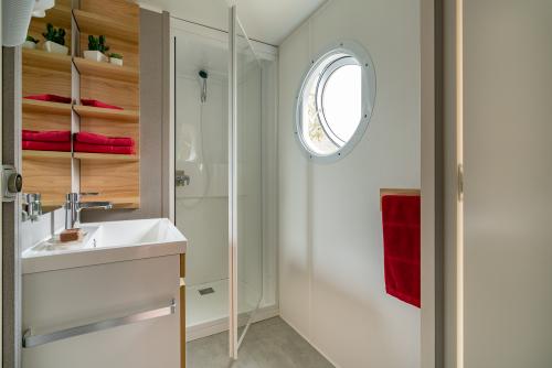 Camping Sandaya Les Peneyrals - Cottage ELLIONE 2 bedrooms air conditionning *** - Photo 7