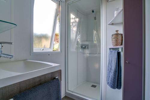Camping Sandaya Les Peneyrals - Cottage 2 bedrooms ** - Photo 5