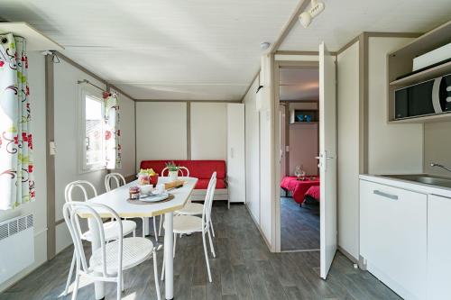 Camping Sandaya Les Peneyrals - Chalet Castelnaud 2 bedrooms *** - Photo 2