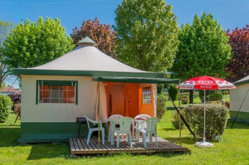 Camping Les Bruyères - Our canvas bungalows - Photo 1