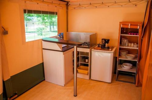 Camping Les Bruyères - Our canvas bungalows - Photo 5