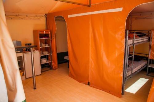Camping Les Bruyères - Our canvas bungalows - Photo 6