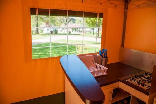 Camping Les Bruyères - Our canvas bungalows - Photo 7