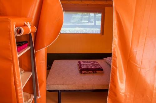 Camping Les Bruyères - Our canvas bungalows - Photo 9