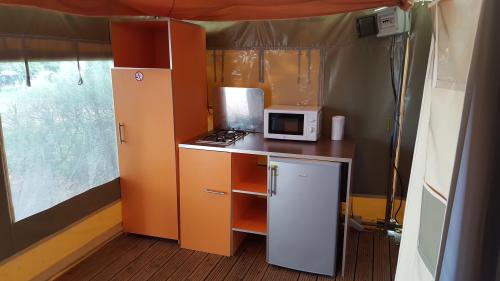 Camping des Halles - Canvas bungalow (without toilet block) - Photo 2