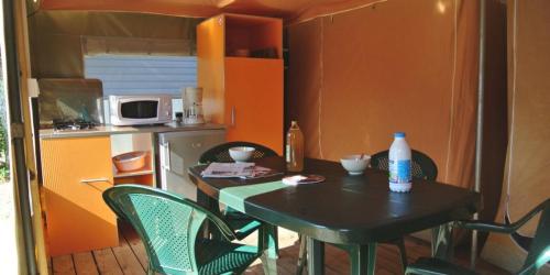 Camping des Halles - Canvas bungalow (without toilet block) - Photo 3