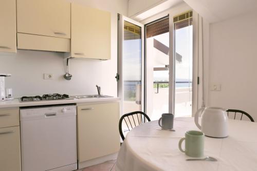 Camping Zocco-Garda Lake - Two-rooms Panorama Flat with big terrace - Photo 3