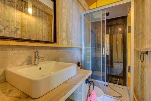 Camping La Pinède en Provence - Premium wood and canvas lodge - Photo 5