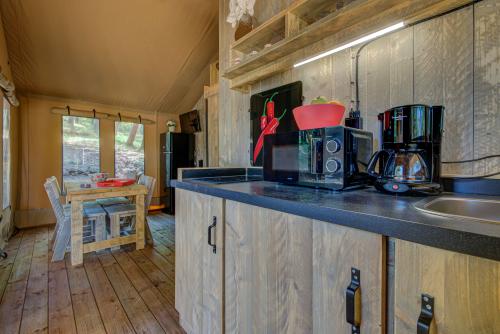 Camping La Pinède en Provence - Premium wood and canvas lodge - Photo 7