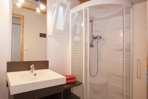 CAMPING LES CRUSES - Chalet Rêve 2 bedrooms air-conditioning - Photo 7