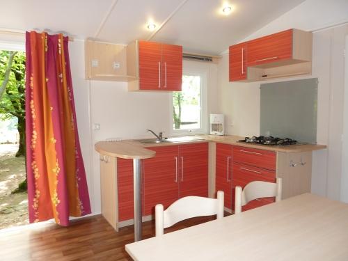 CAMPING LES CRUSES - Mobil-Home Grand Comfort - Photo 4