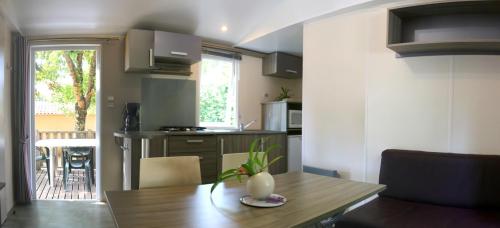 CAMPING LES CRUSES - Mobil-Home Grand Comfort - Photo 6