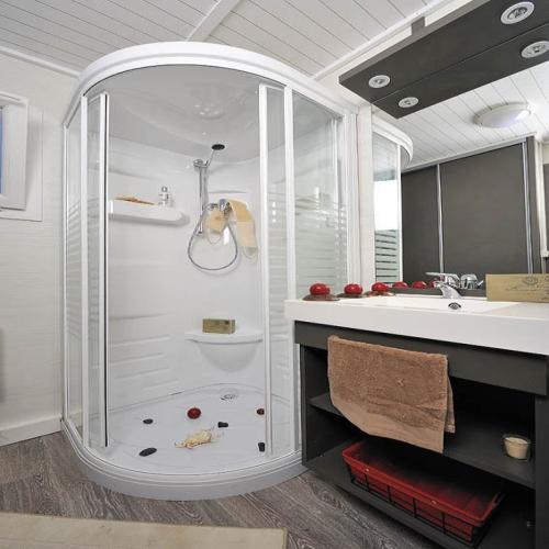 CAMPING LES CRUSES - Chalet Rêve Comfort 3 bedrooms air-conditioning - Photo 3