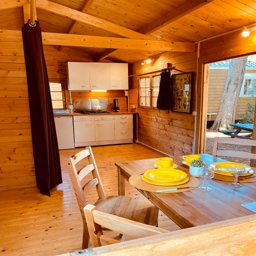 Camping Le Matin Calme - Cabanon provençal without toilet blocks (2 bedrooms/Separated by curtain/Equipped kitchen) - Photo 8
