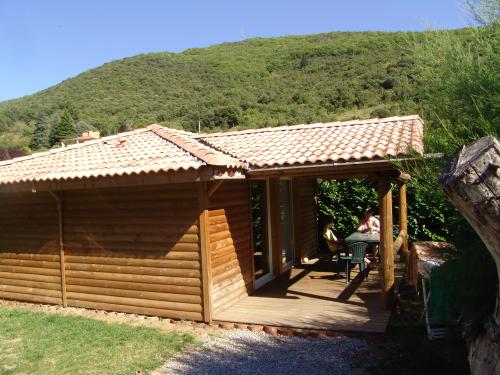 Camping Les Cerisiers du Jaur - Chalet Griotte 30m² 2 bedrooms - Photo 3