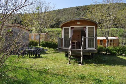 Camping Les Cerisiers du Jaur - La Roulotte 2 bedrooms - Photo 1