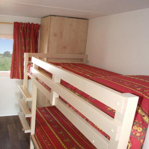 Camping Les Cerisiers du Jaur - La Roulotte 2 bedrooms - Photo 4