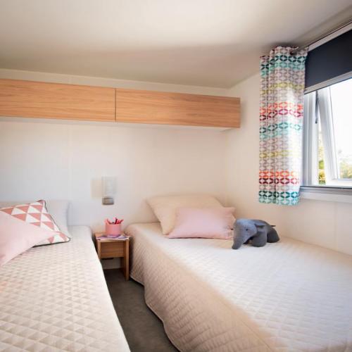 Camping Les Cerisiers du Jaur - Cottage Merise - 28 m² - 2 bedrooms - - Photo 5