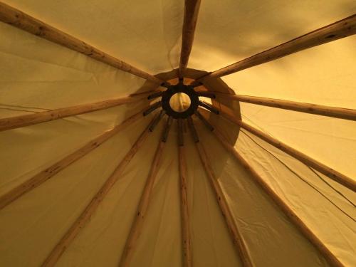 Camping Les Cerisiers du Jaur - Tipi 2/4 people with bathroom and toilet. - Photo 4