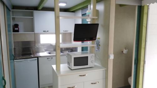 Camping Los Escullos - Bungalow Gitotel - Photo 3