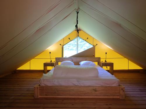 Camping du Buisson - Tent Lodge XXL - 61 m² - 2 bedrooms - Photo 6